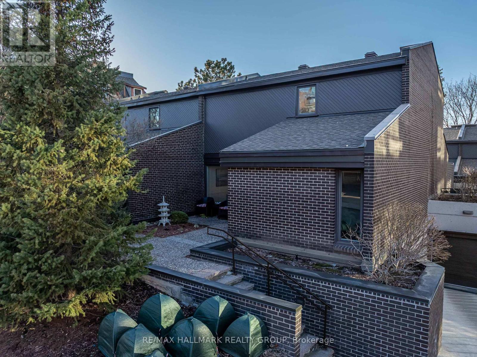 Th2 - 300 Queen Elizabeth Drive, Ottawa, Ontario  K1S 3M6 - Photo 2 - X13083848