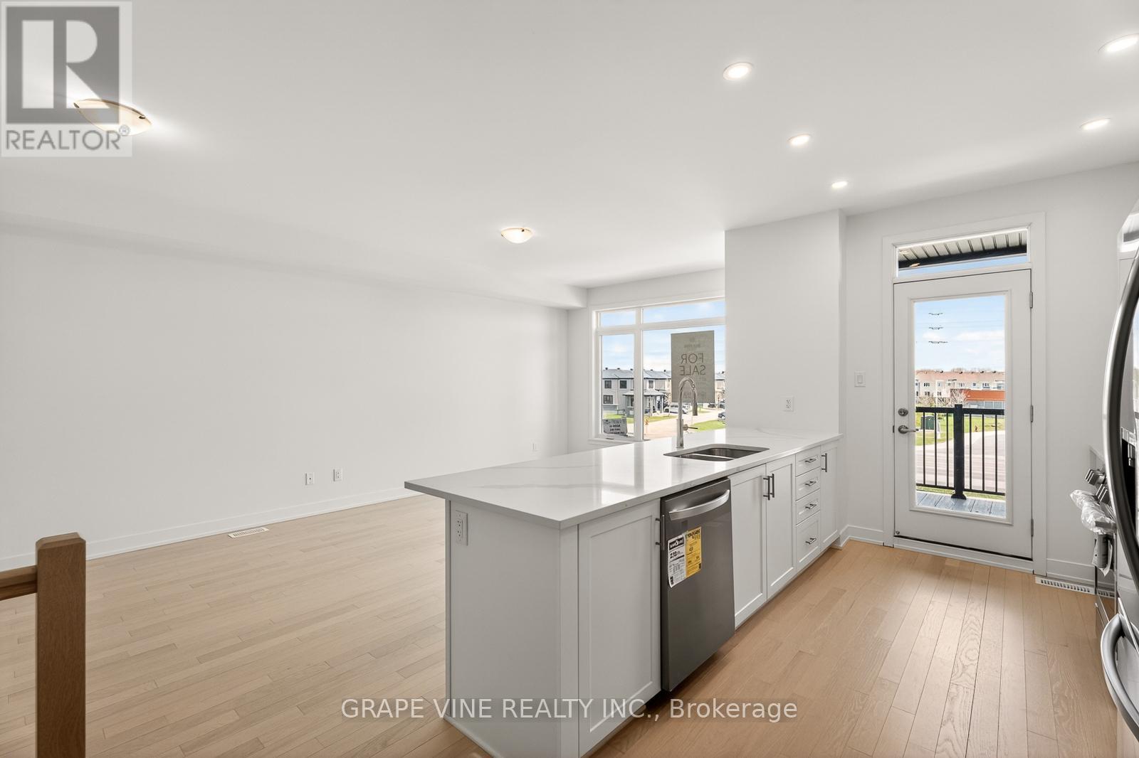 566 Arbia Ridge, Ottawa, Ontario  K2S 2S4 - Photo 13 - X13083870