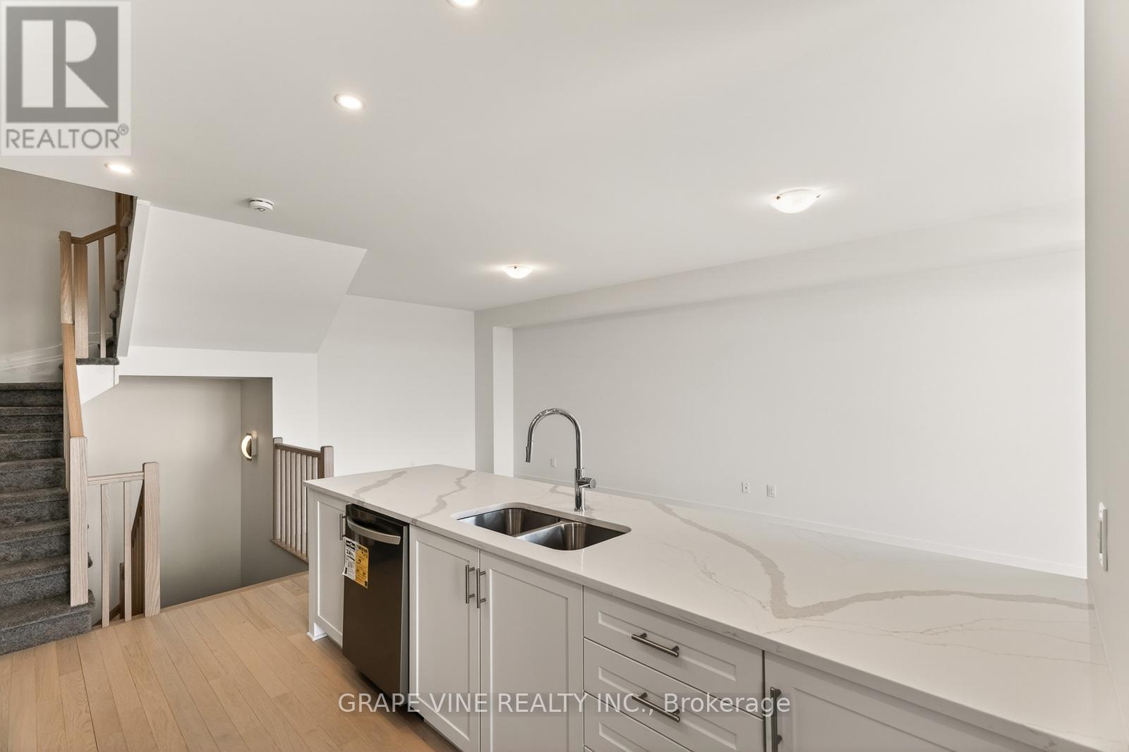 566 Arbia Ridge, Ottawa, Ontario  K2S 2S4 - Photo 18 - X13083870