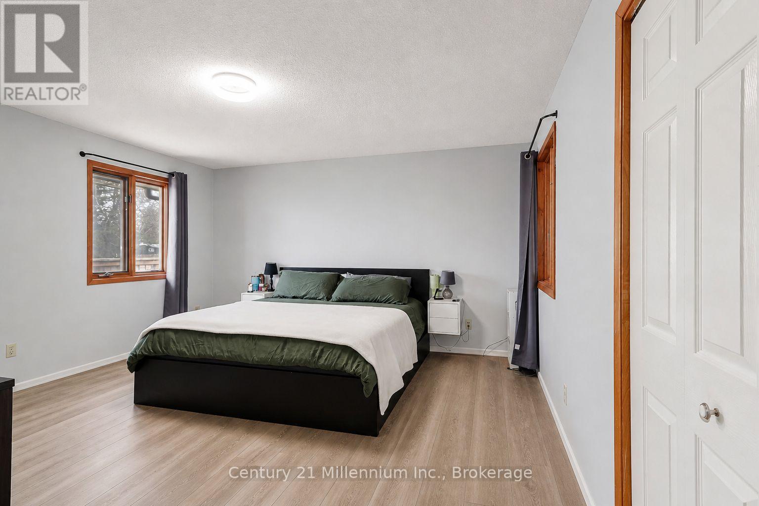 213 Jane Street, Clearview, Ontario  L0M 1S0 - Photo 49 - S12877204