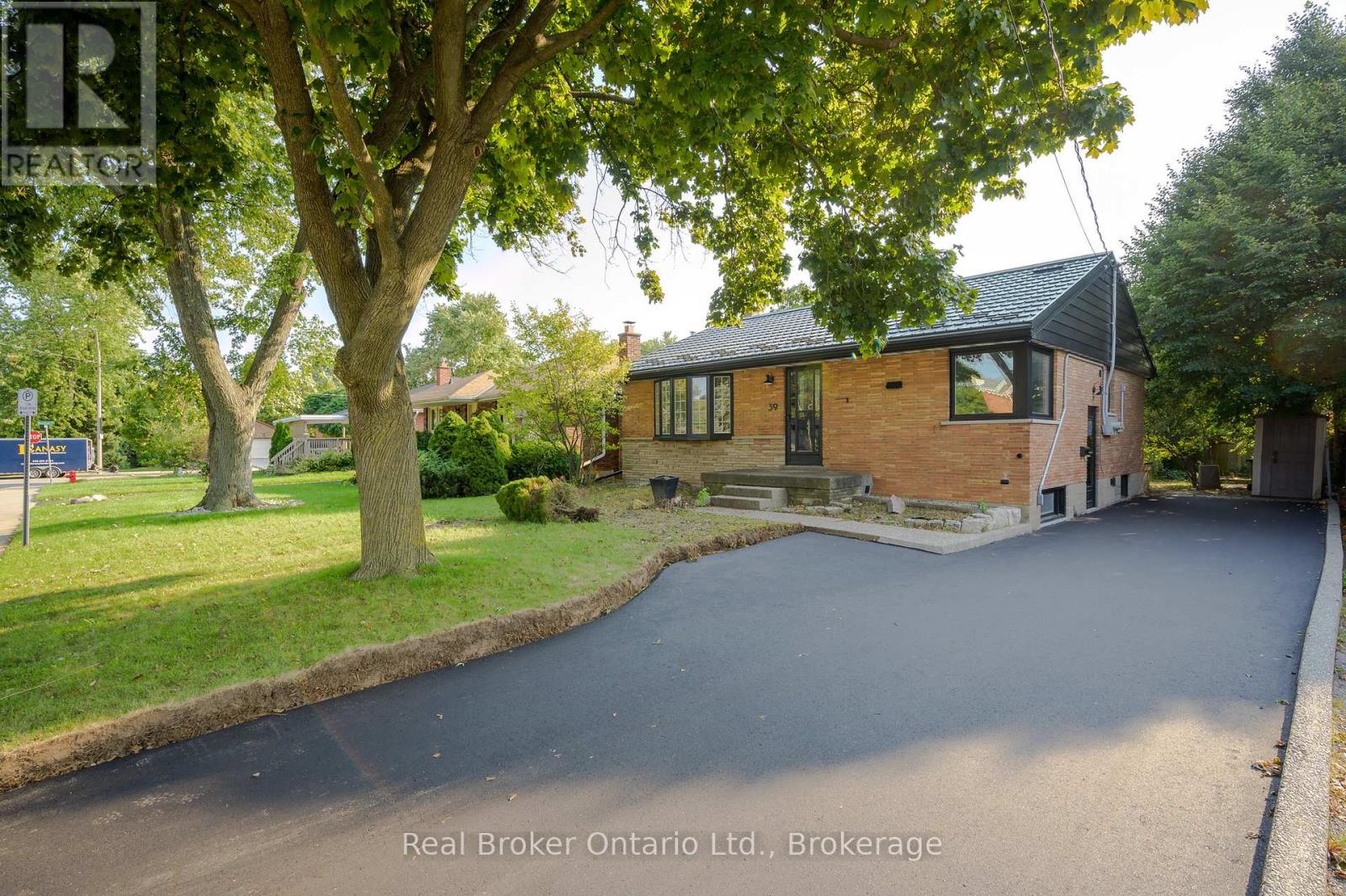 UPPER - 39 WESTMINSTER AVENUE, Hamilton, Ontario