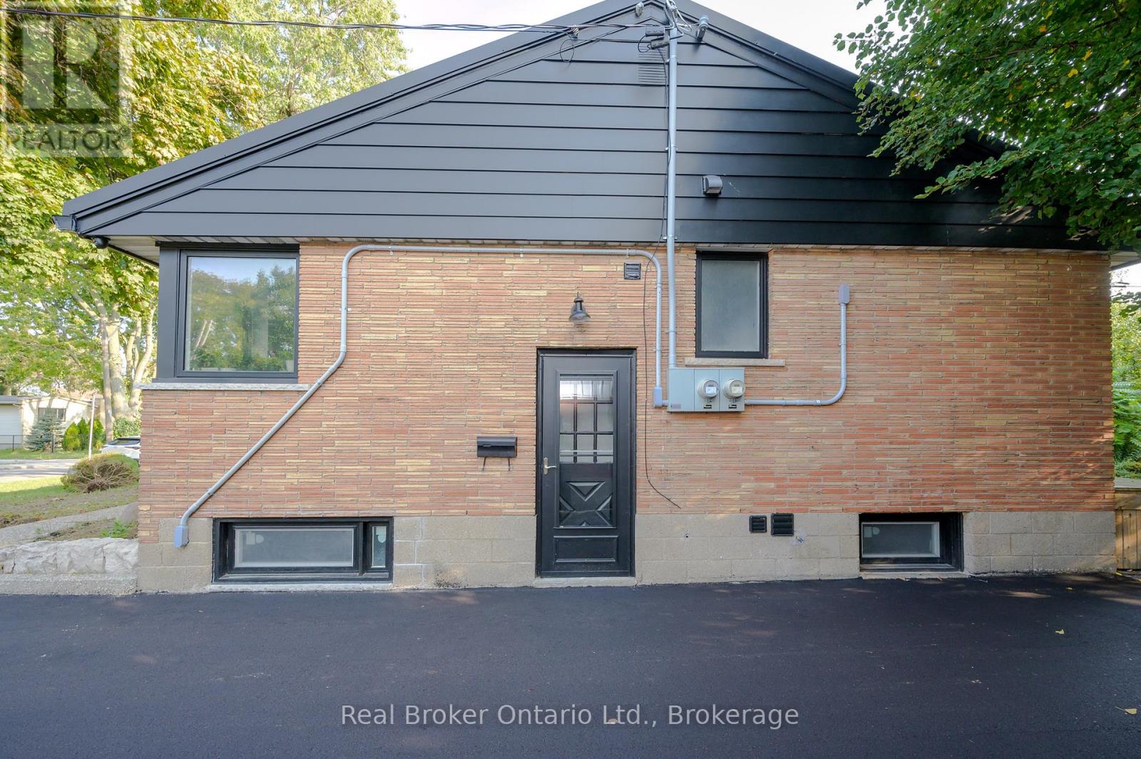 Upper - 39 Westminster Avenue, Hamilton, Ontario  L9C 4L8 - Photo 2 - X13083736