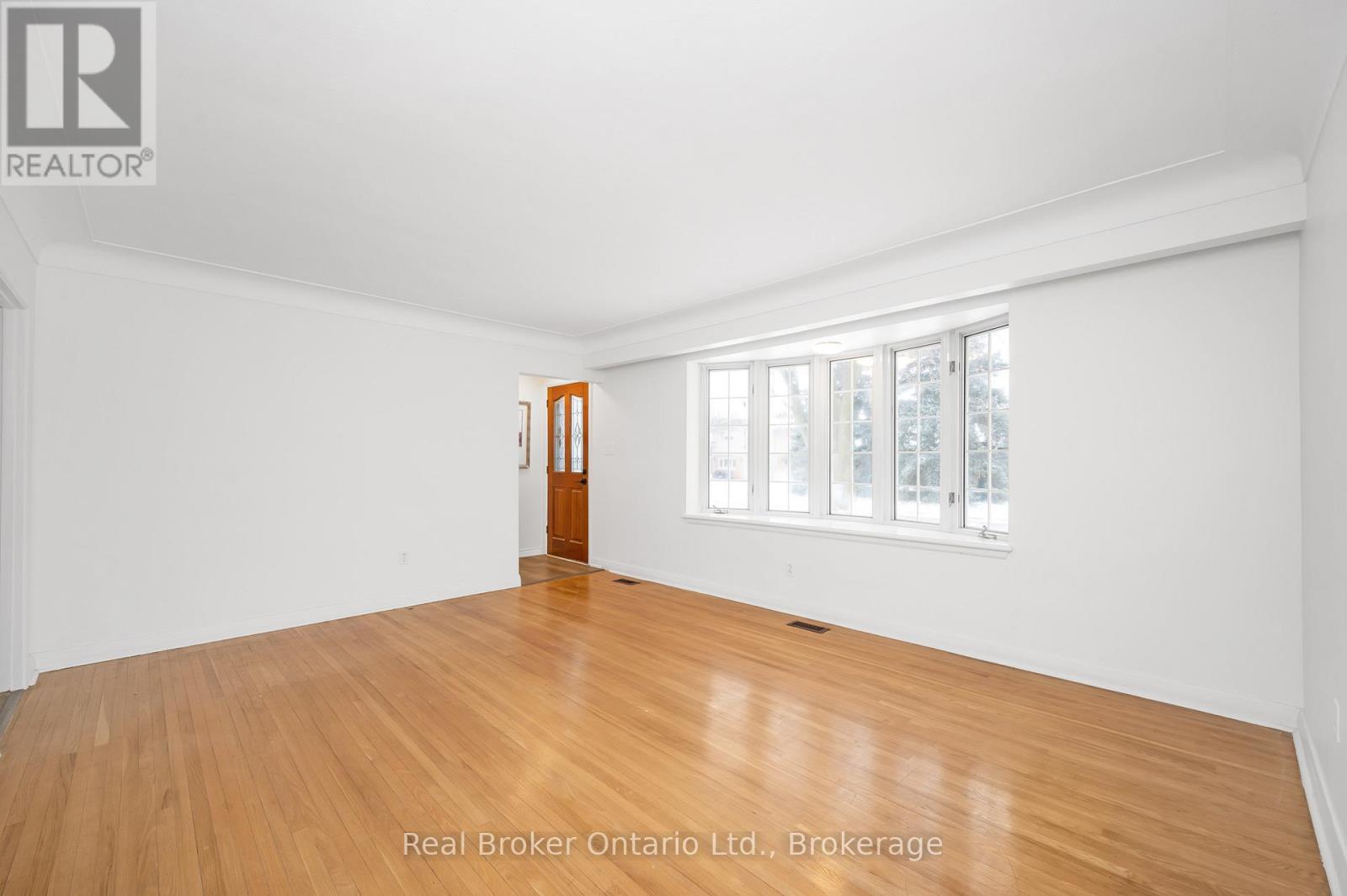 Upper - 39 Westminster Avenue, Hamilton, Ontario  L9C 4L8 - Photo 4 - X13083736