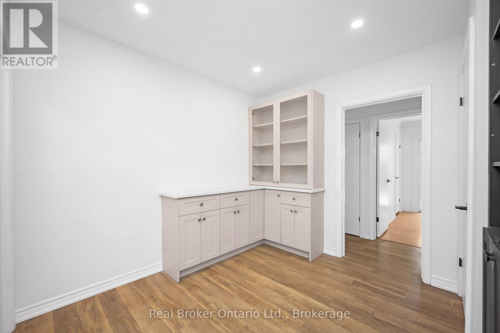Upper - 39 Westminster Avenue, Hamilton, Ontario  L9C 4L8 - Photo 8 - X13083736