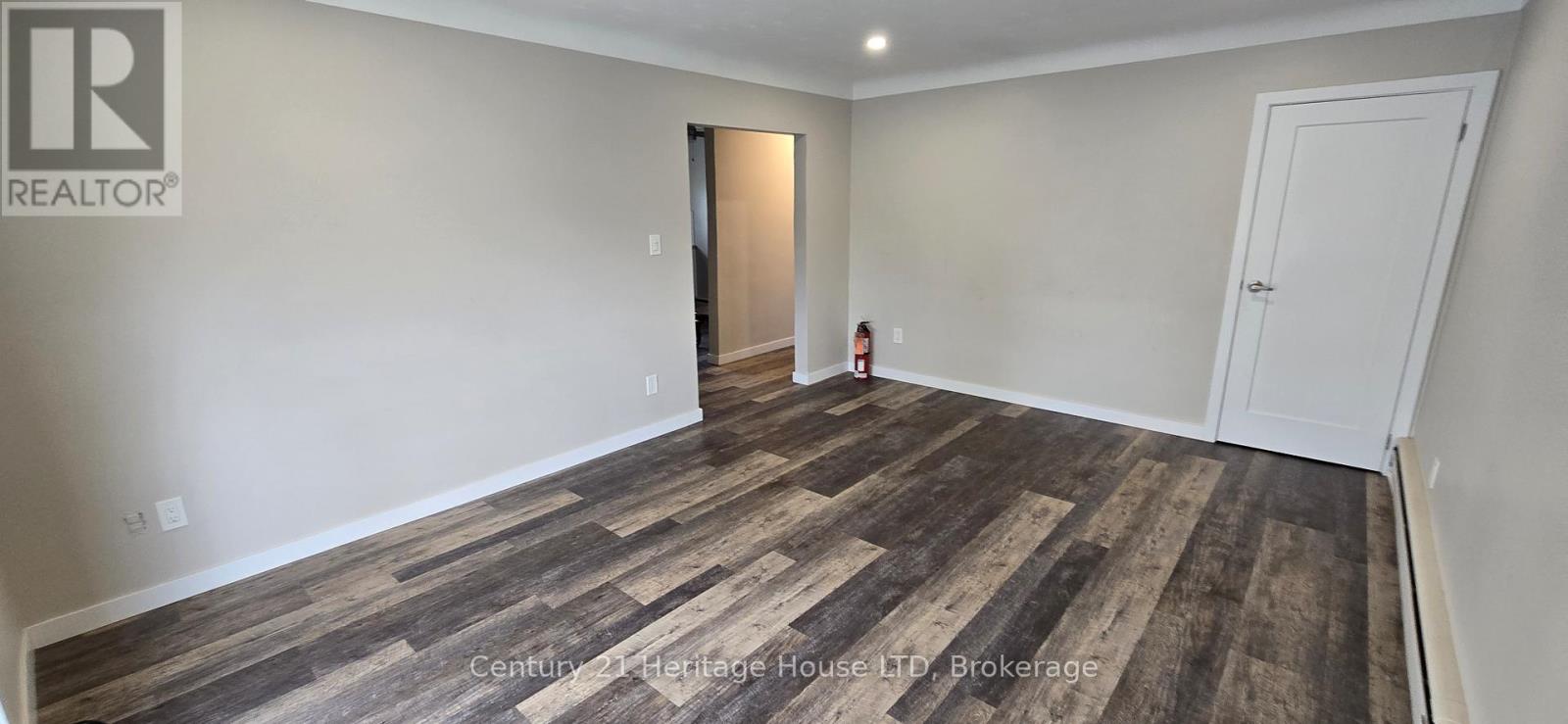 119 Louisa Street, St. Catharines, Ontario  L2R 2K5 - Photo 4 - X13083820