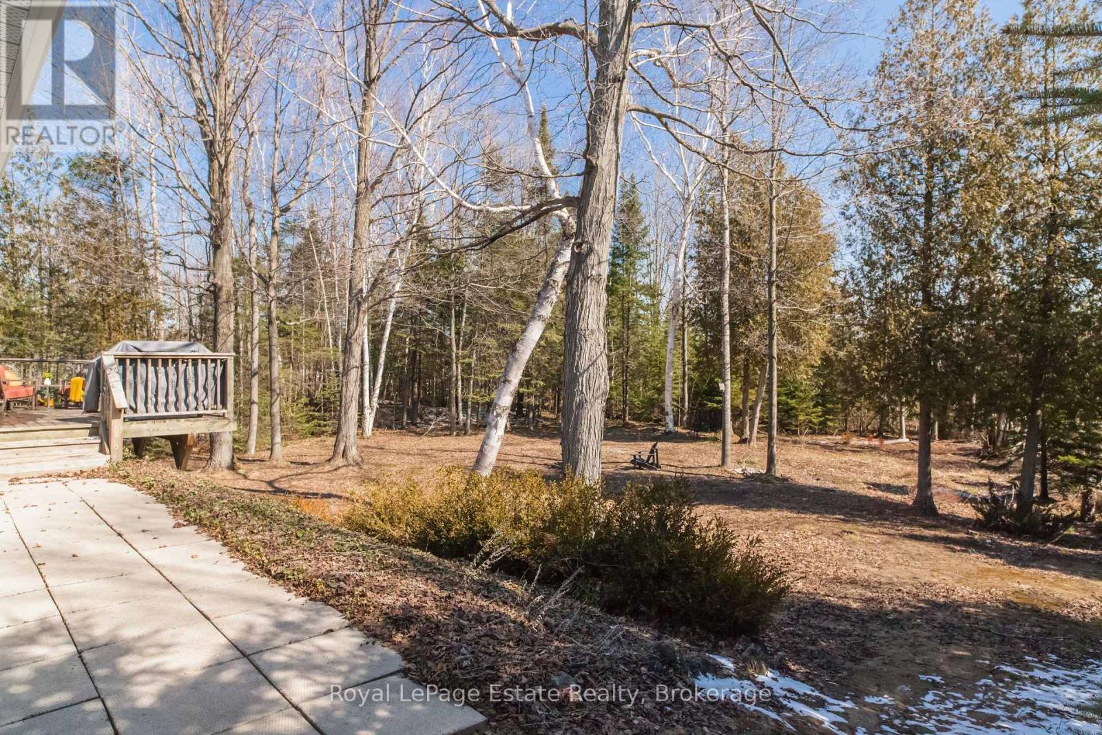 21 Sauble Woods Crescent, South Bruce Peninsula, Ontario  N0H 2G0 - Photo 45 - X12981556