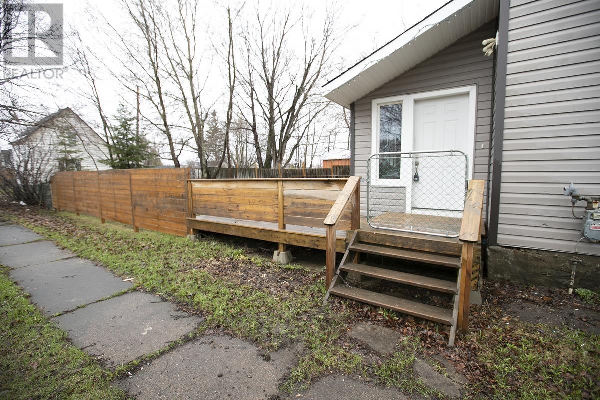 351 Bloor St W, Sault Ste. Marie, Ontario  P6C 1J6 - Photo 5 - SM260875