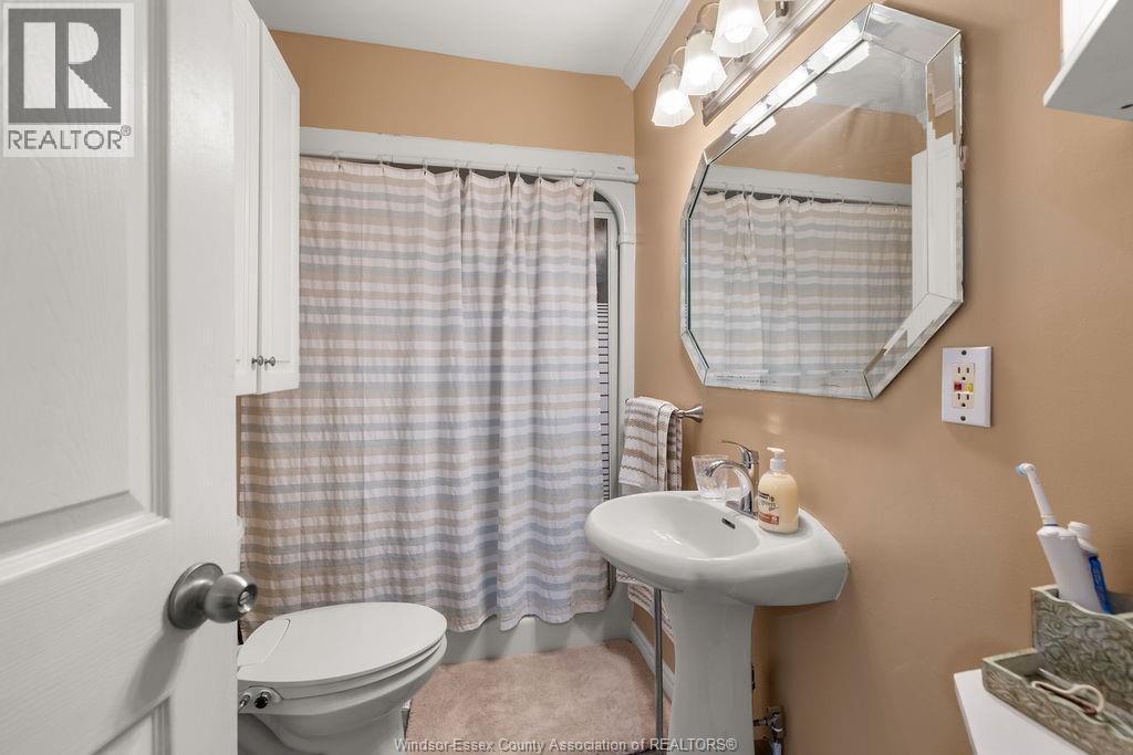 2119 Longfellow, Windsor, Ontario  N9B 3J5 - Photo 10 - 26010063