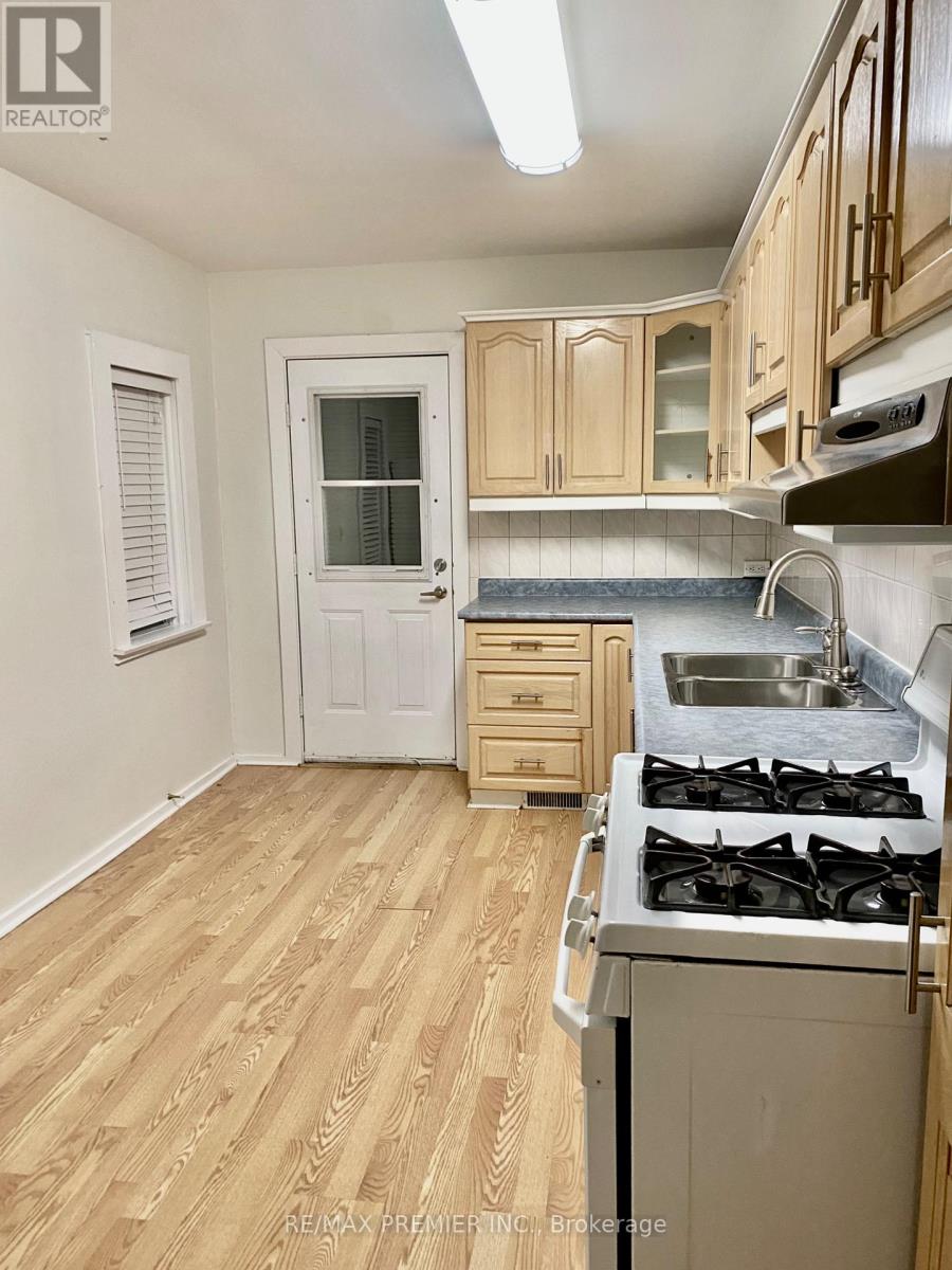 2 - 34 Brownville Avenue, Toronto, Ontario  M6N 4L3 - Photo 6 - W13081856