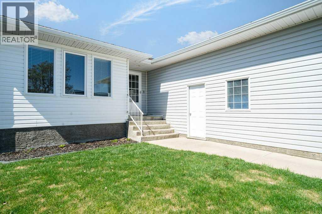 46 Sage Close Se, Medicine Hat, Alberta  T1B 4H7 - Photo 2 - A2304345
