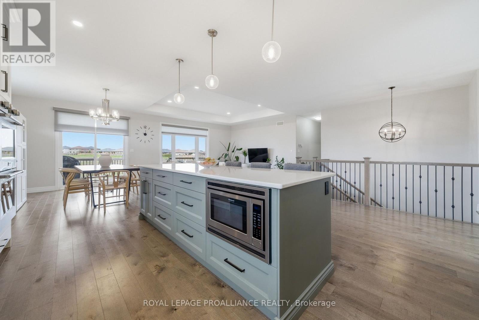 27 Blossom Court, Quinte West, Ontario  K8V 0E8 - Photo 11 - X13083796
