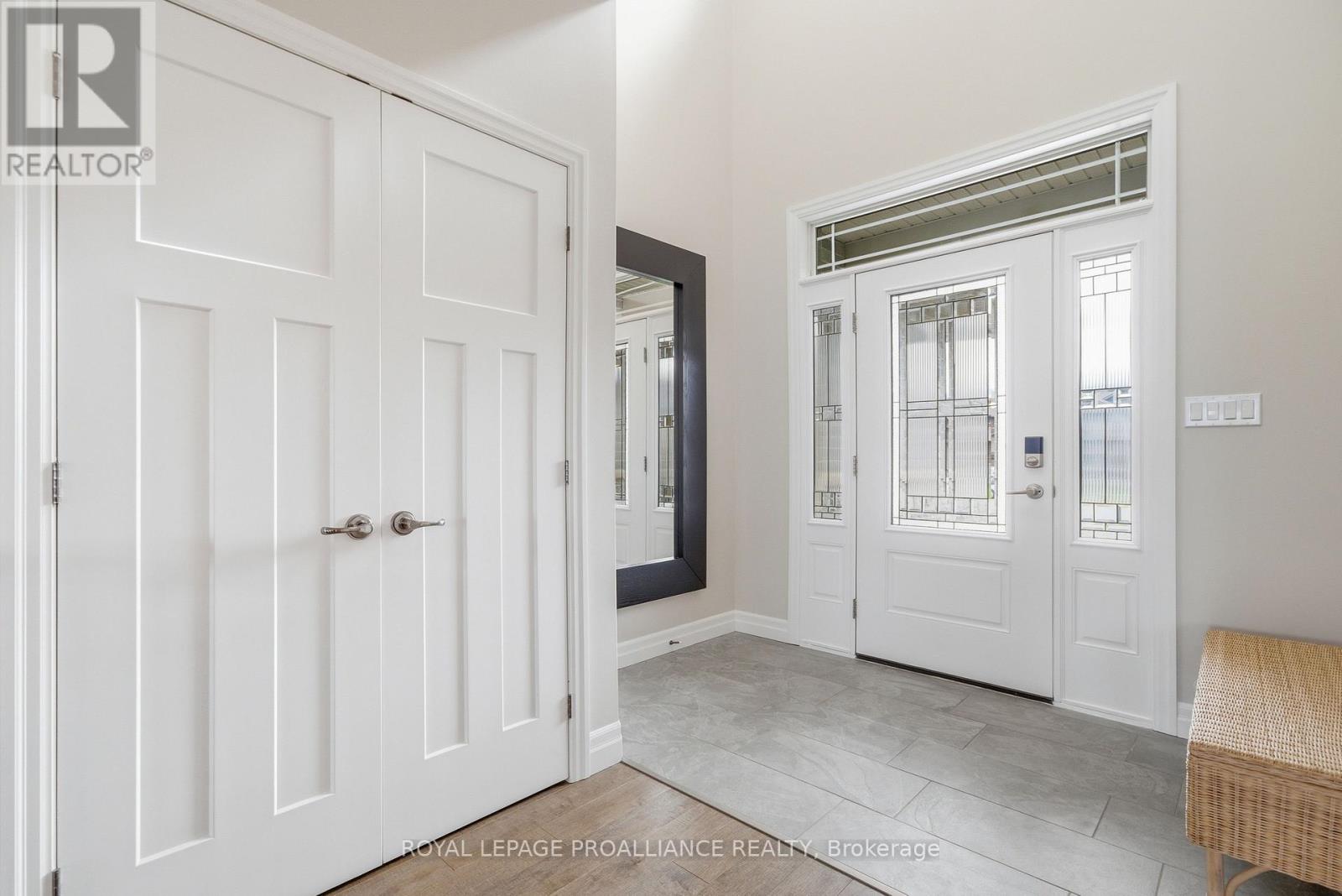 27 Blossom Court, Quinte West, Ontario  K8V 0E8 - Photo 4 - X13083796