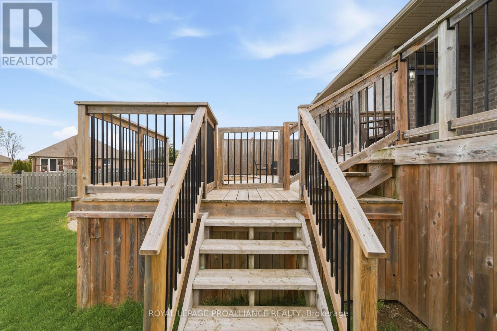 27 Blossom Court, Quinte West, Ontario  K8V 0E8 - Photo 45 - X13083796