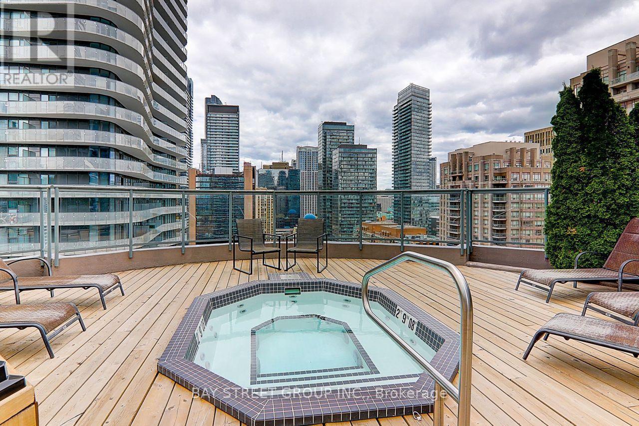 1611 - 24 Wellesley Street W, Toronto, Ontario  M4Y 2X6 - Photo 25 - C13083608