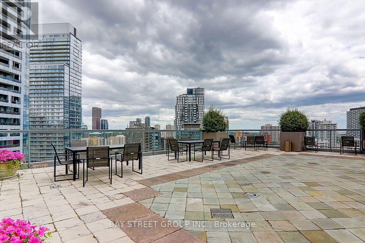 1611 - 24 Wellesley Street W, Toronto, Ontario  M4Y 2X6 - Photo 28 - C13083608
