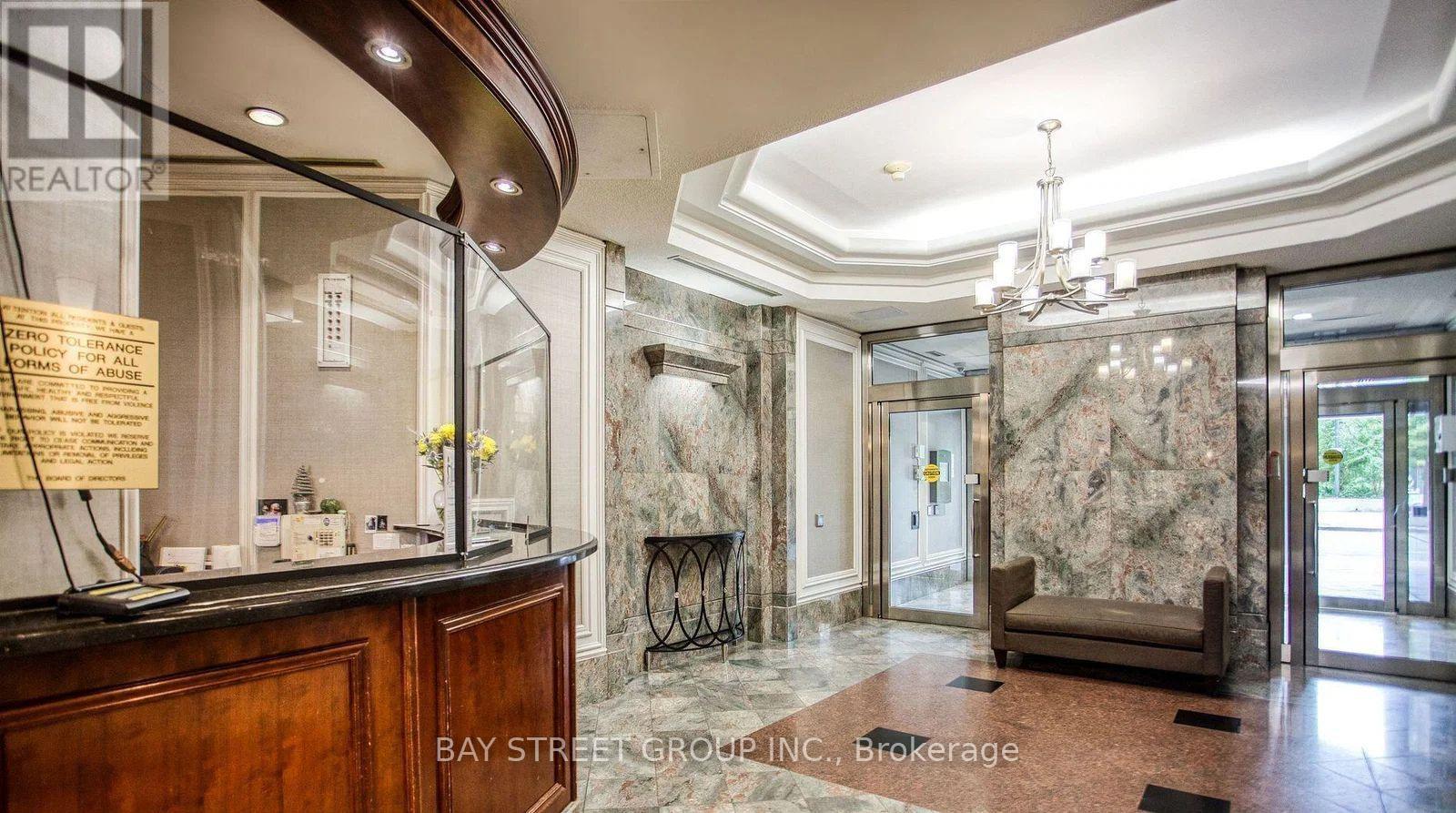 1611 - 24 Wellesley Street W, Toronto, Ontario  M4Y 2X6 - Photo 3 - C13083608