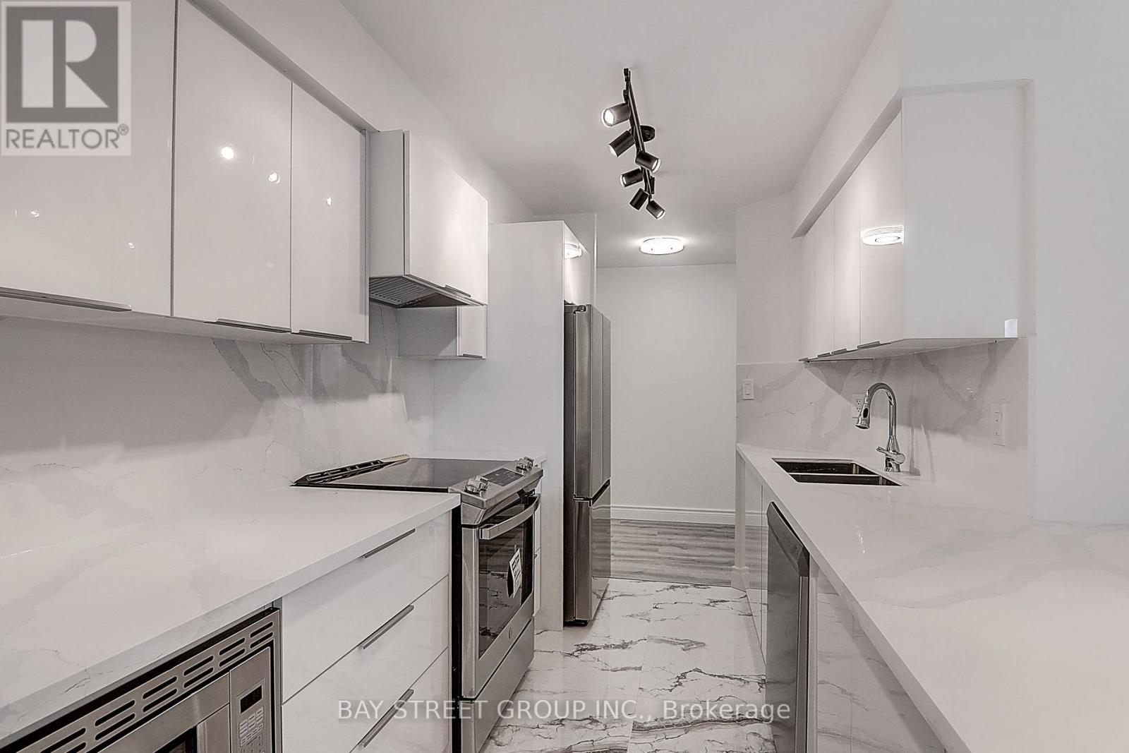 1611 - 24 Wellesley Street W, Toronto, Ontario  M4Y 2X6 - Photo 8 - C13083608