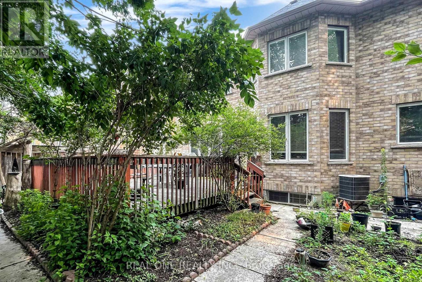 75 Green Meadows Circle, Toronto, Ontario  M2J 5G6 - Photo 14 - C13083878