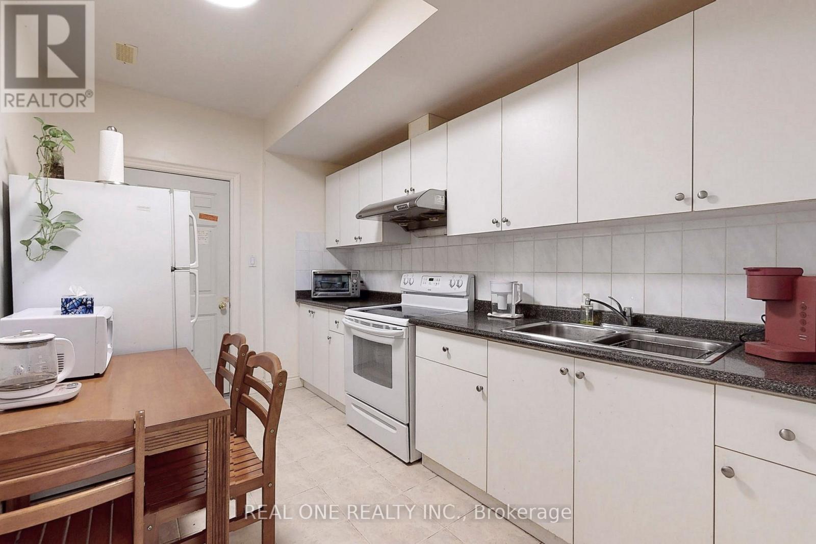 75 Green Meadows Circle, Toronto, Ontario  M2J 5G6 - Photo 4 - C13083878