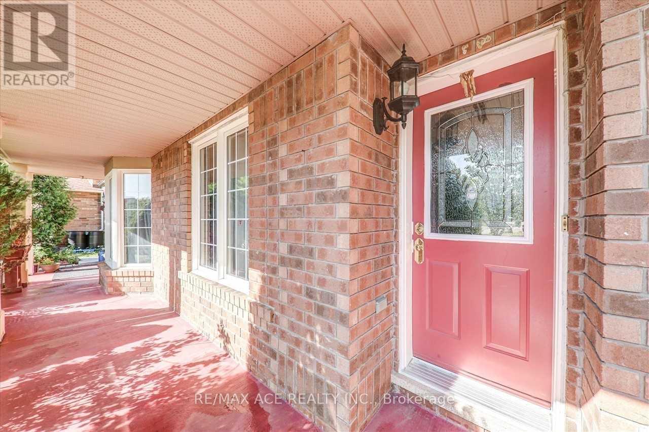 35 Pitchpine Drive, Toronto, Ontario  M1X 1Y1 - Photo 4 - E13083714