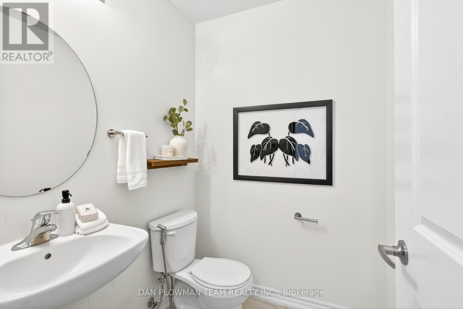 30 Hallmark Way, Whitby, Ontario  L1P 0K2 - Photo 9 - E13083742