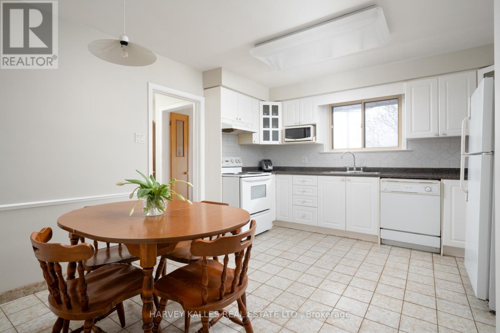 133 Wood Lane, Richmond Hill, Ontario  L4C 4W2 - Photo 6 - N13083920