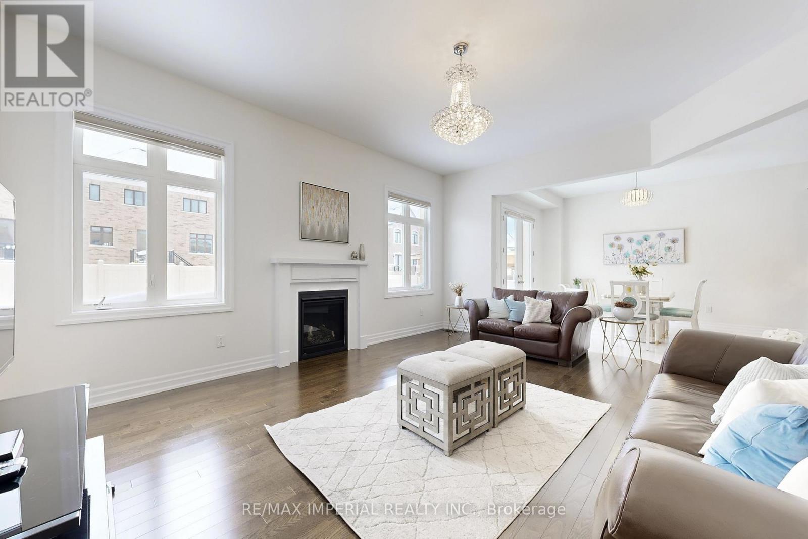 211 Touch Gold Crescent, Aurora, Ontario  L4G 3X4 - Photo 11 - N13083948