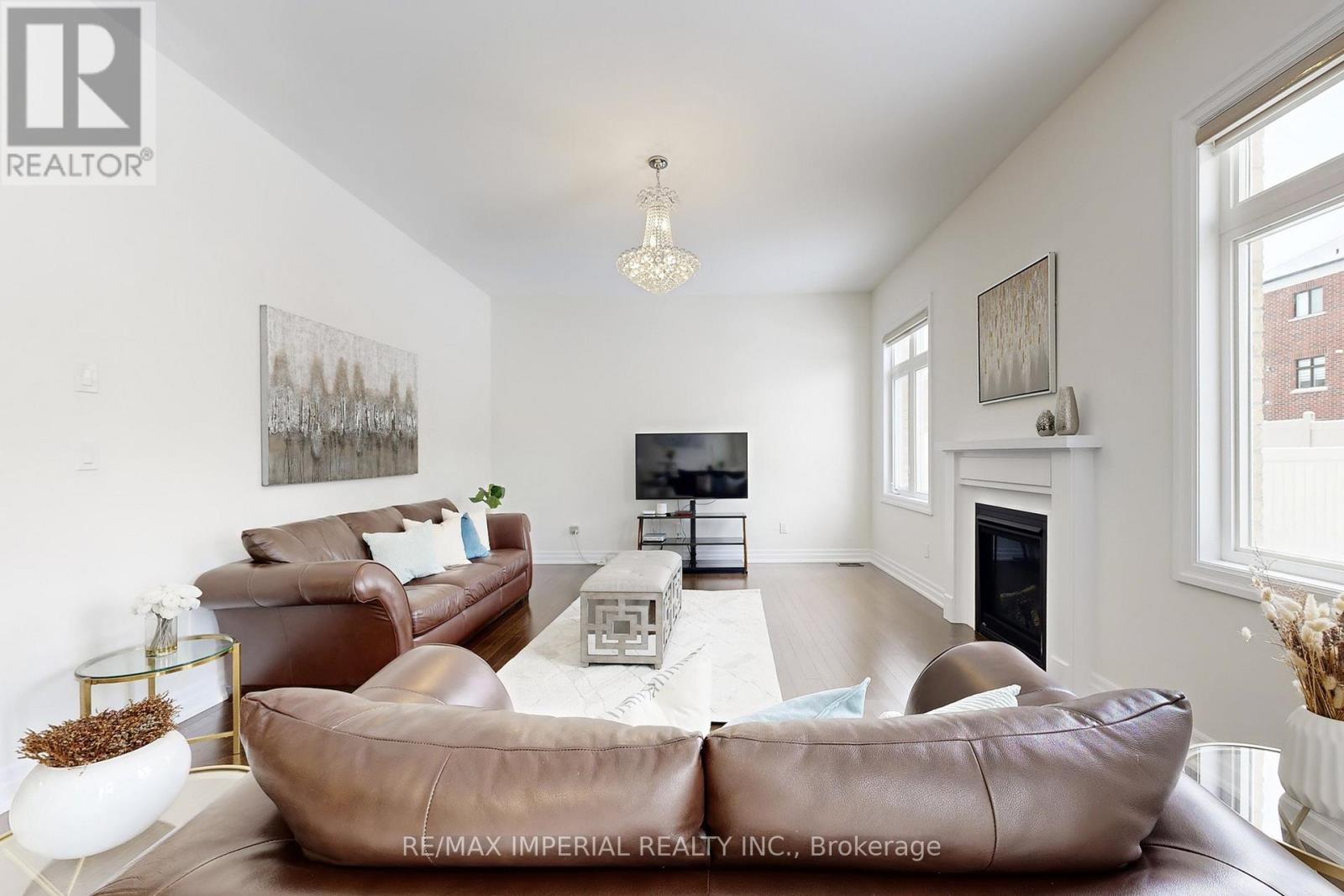 211 Touch Gold Crescent, Aurora, Ontario  L4G 3X4 - Photo 8 - N13083948