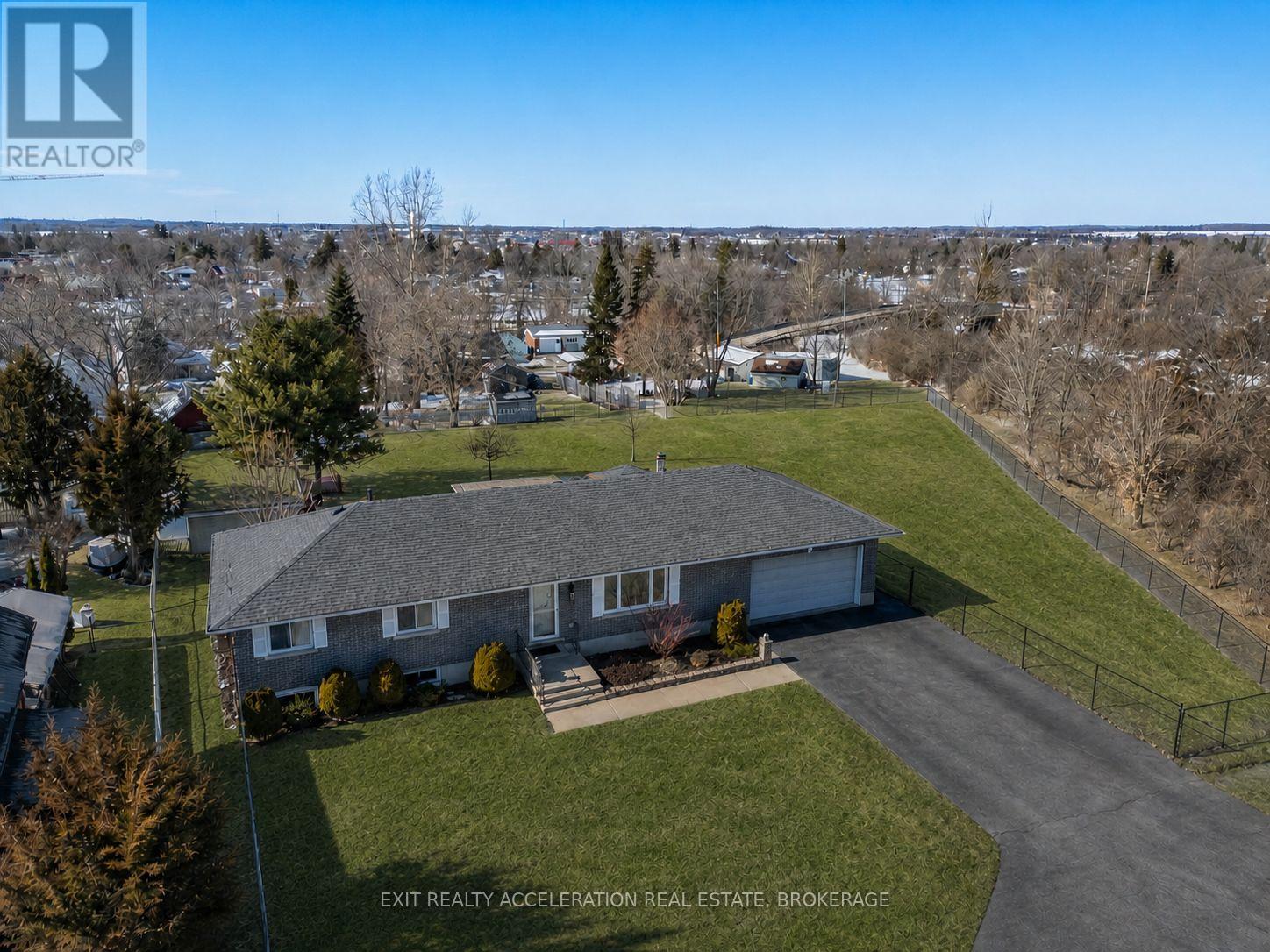 93 Henry Street, Greater Napanee, Ontario  K7R 3A6 - Photo 2 - X12839342