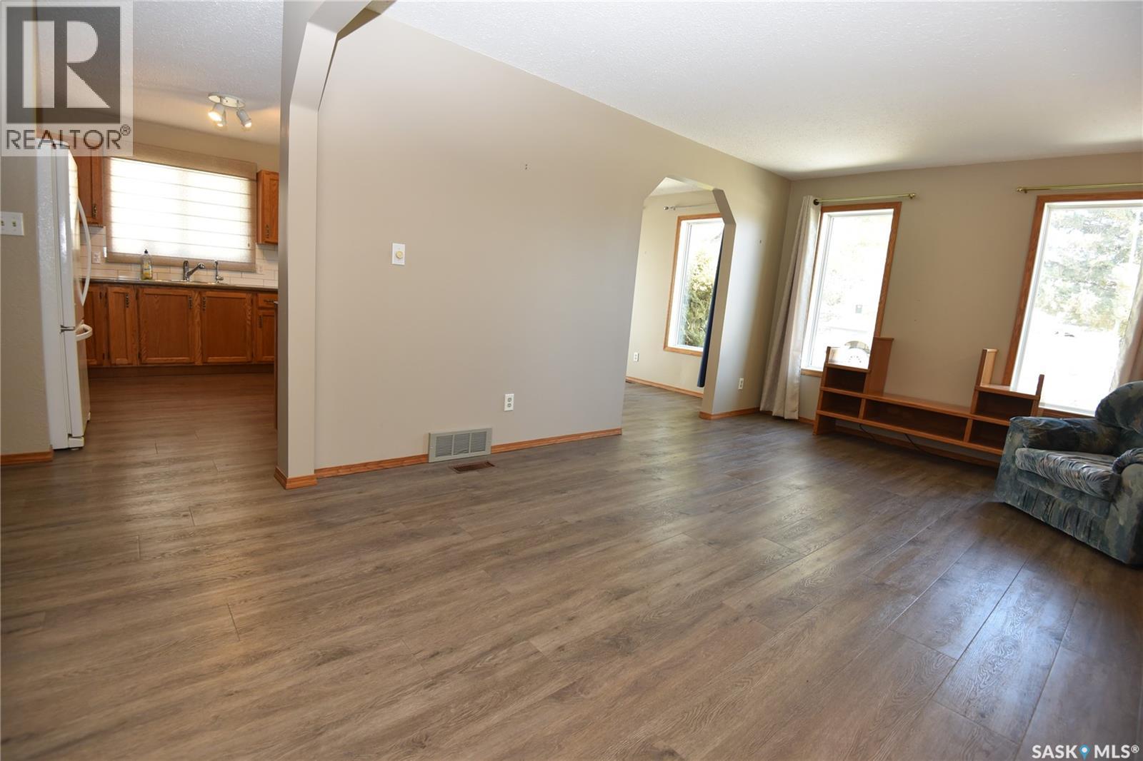 1300 Centre Street, Nipawin, Saskatchewan  S0E 1E0 - Photo 12 - SK034793