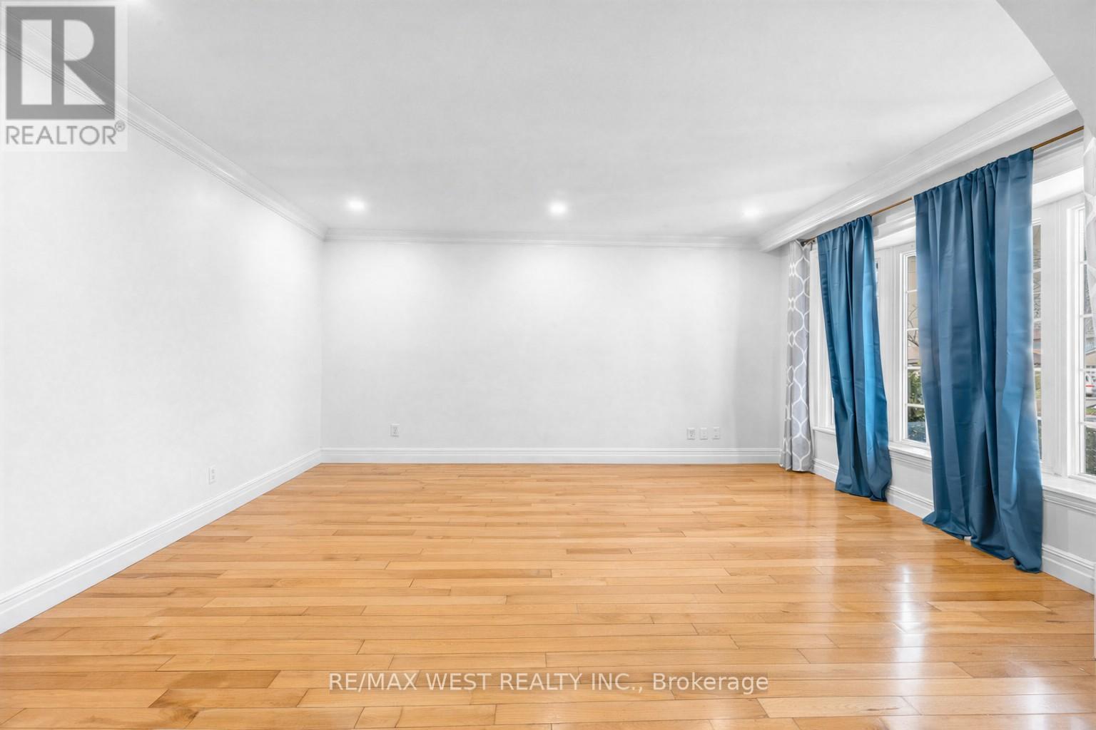 578 Bellamy Road N, Toronto, Ontario  M1H 1G4 - Photo 2 - E13067808