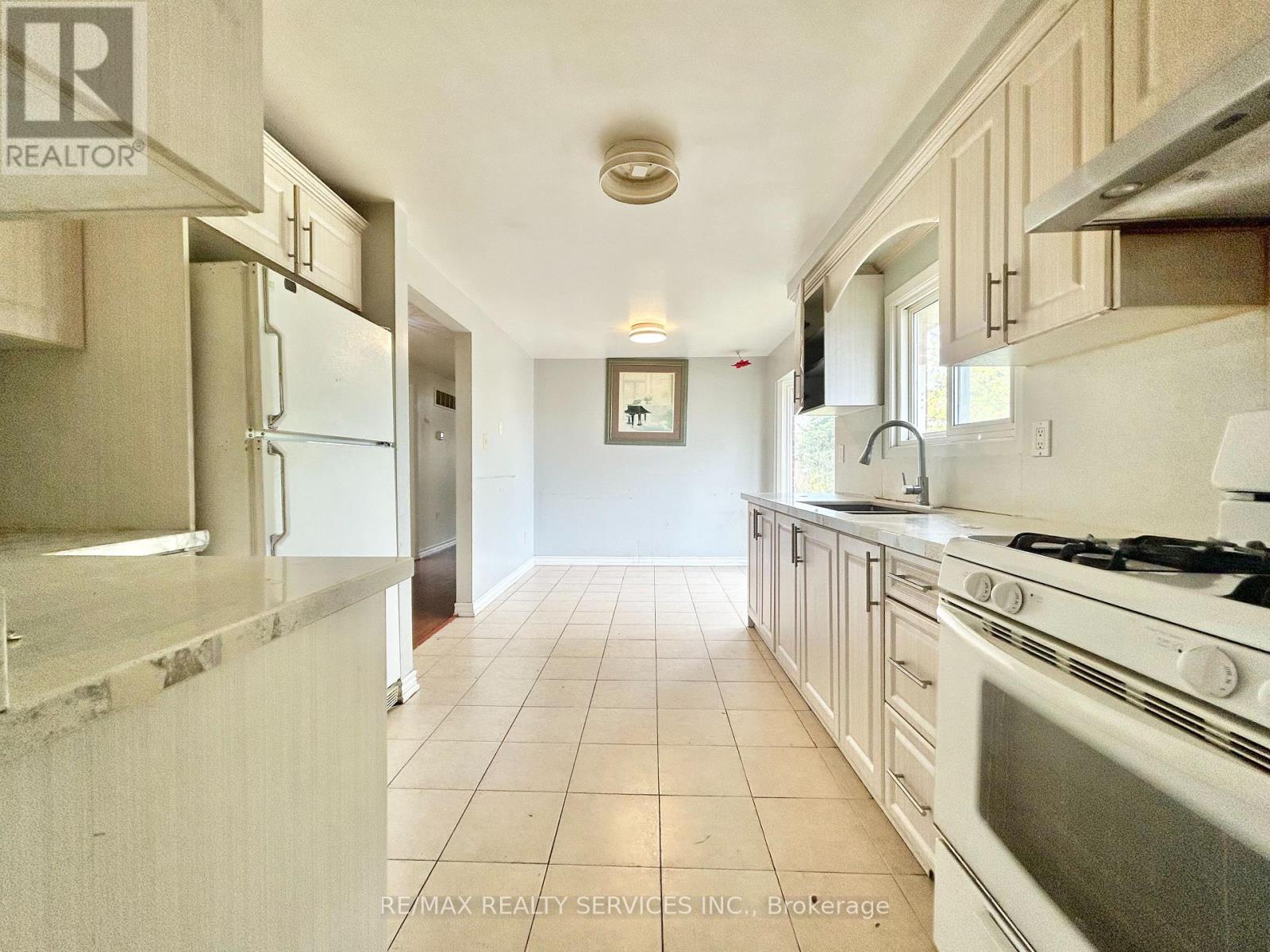 1 Braidwood Lake Road, Brampton, Ontario  L6Z 2K1 - Photo 10 - W13083636