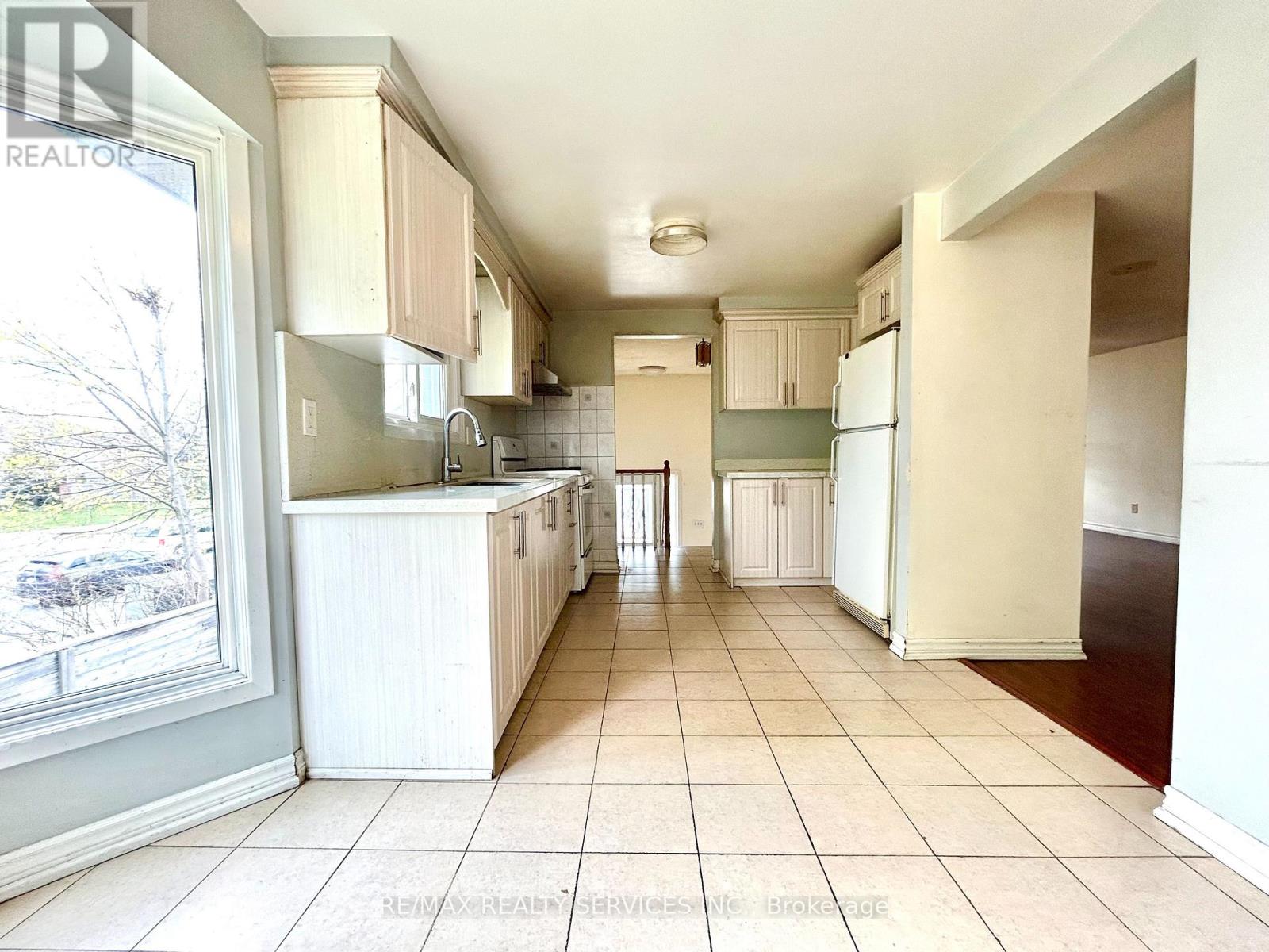 1 Braidwood Lake Road, Brampton, Ontario  L6Z 2K1 - Photo 11 - W13083636