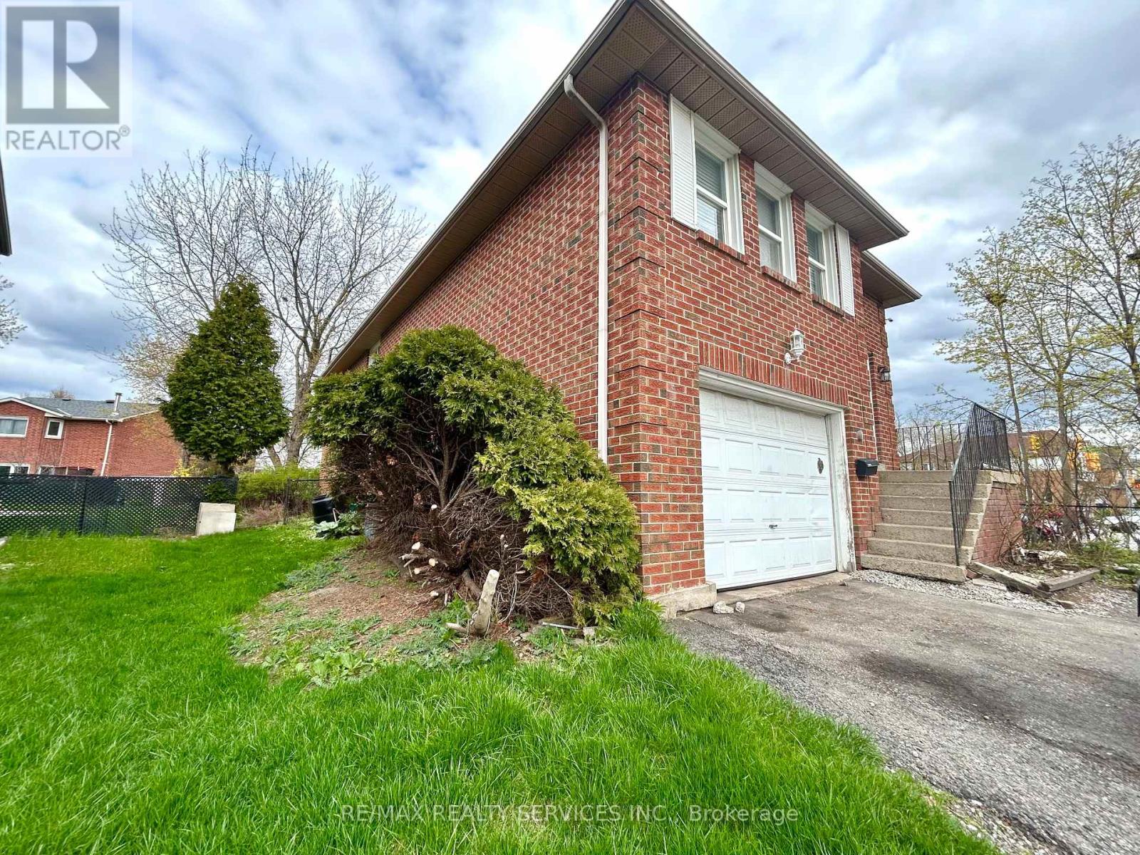 1 Braidwood Lake Road, Brampton, Ontario  L6Z 2K1 - Photo 2 - W13083636