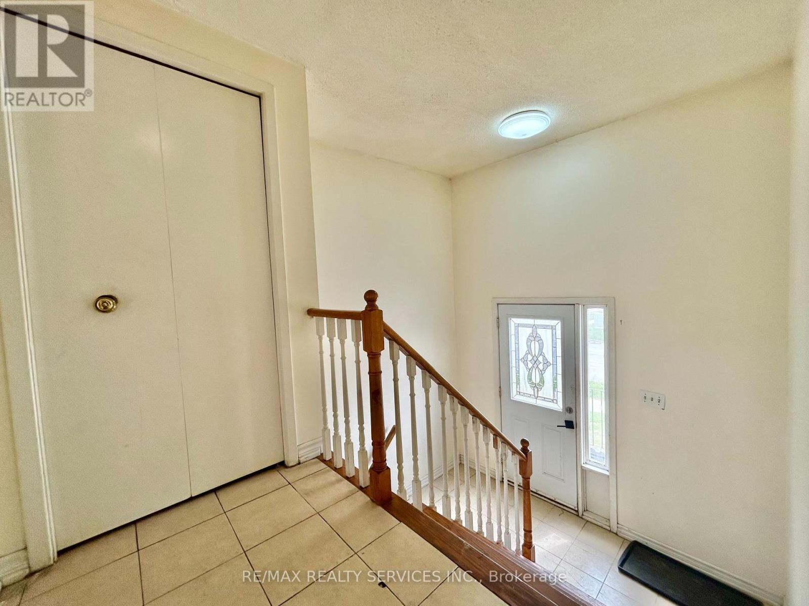 1 Braidwood Lake Road, Brampton, Ontario  L6Z 2K1 - Photo 5 - W13083636