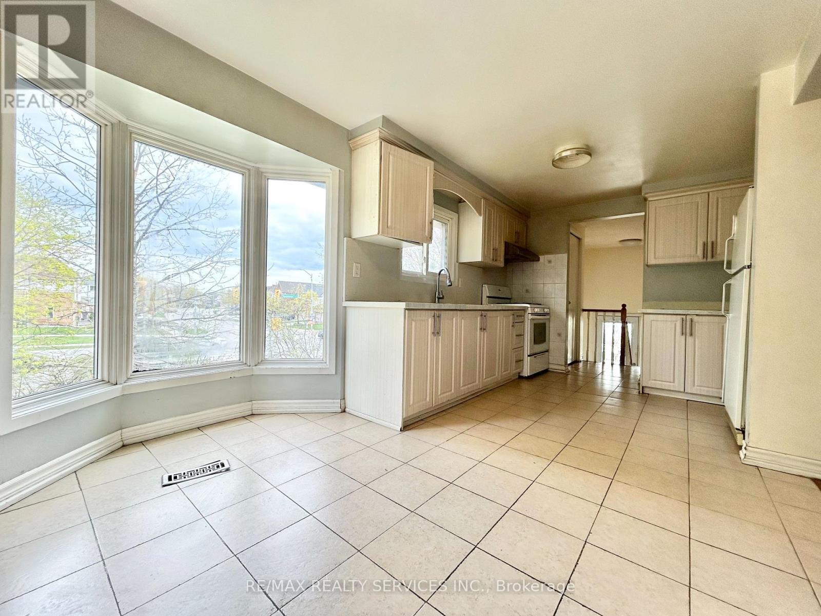 1 Braidwood Lake Road, Brampton, Ontario  L6Z 2K1 - Photo 9 - W13083636