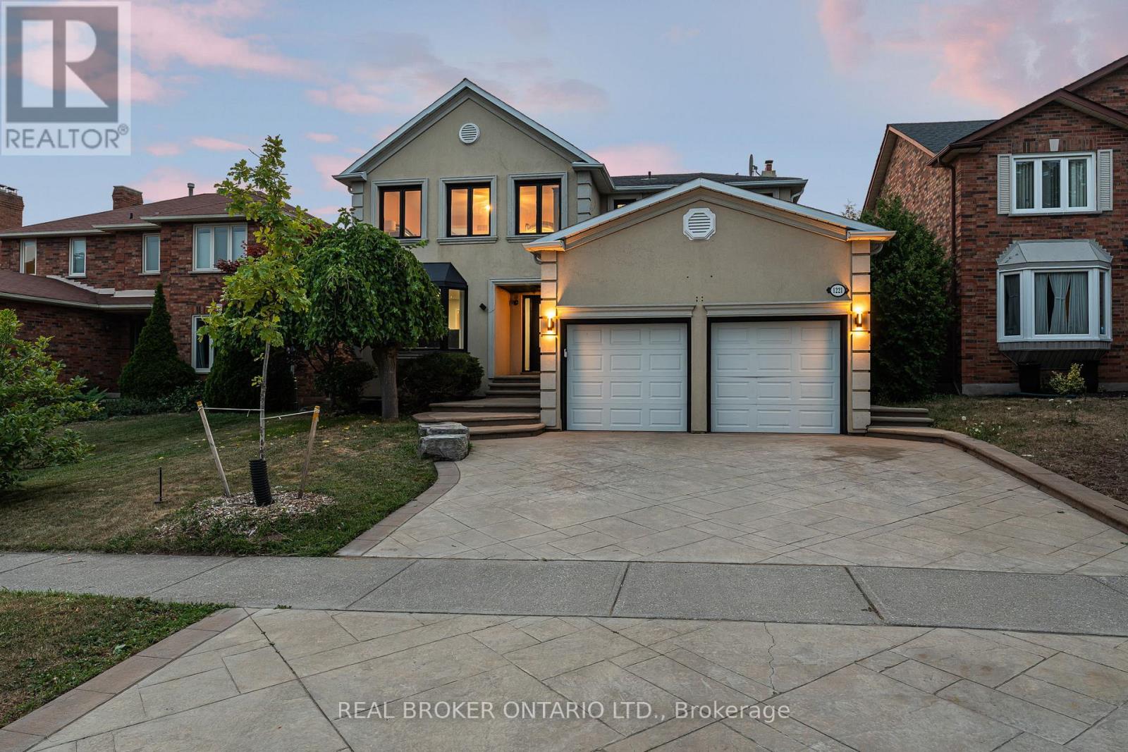 1221 Creekside Drive, Oakville, Ontario  L6H 4Y8 - Photo 1 - W13083700