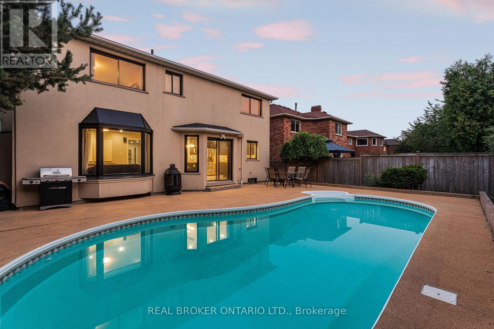 1221 Creekside Drive, Oakville, Ontario  L6H 4Y8 - Photo 2 - W13083700