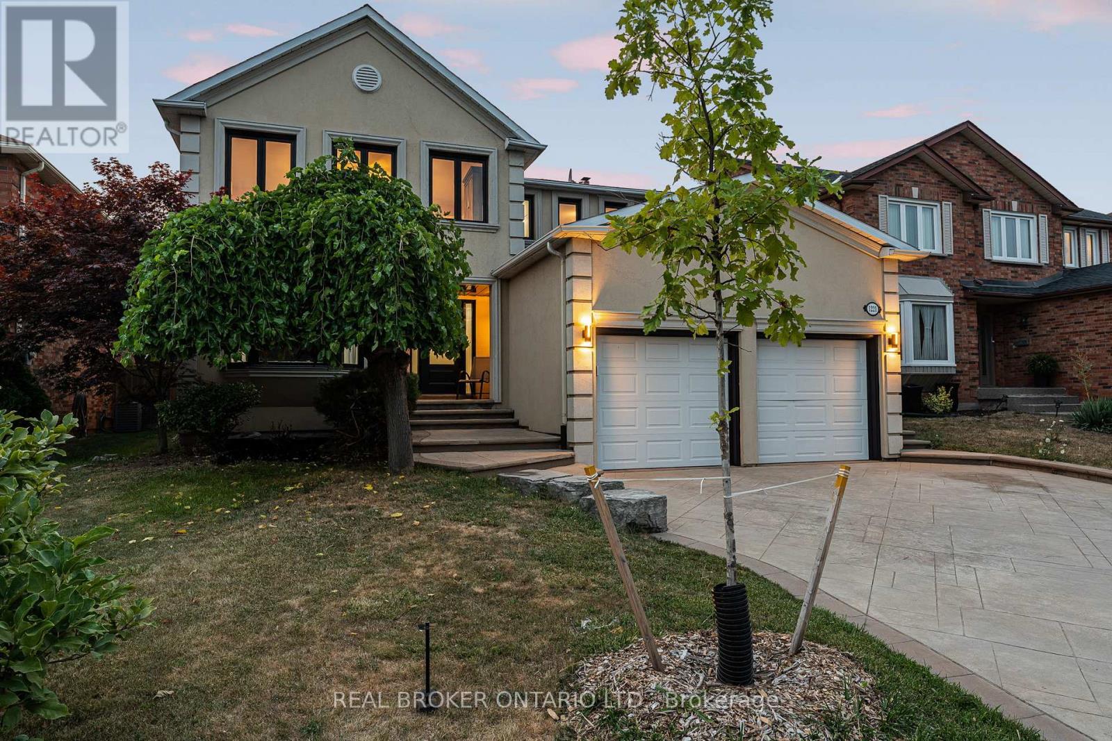 1221 Creekside Drive, Oakville, Ontario  L6H 4Y8 - Photo 4 - W13083700