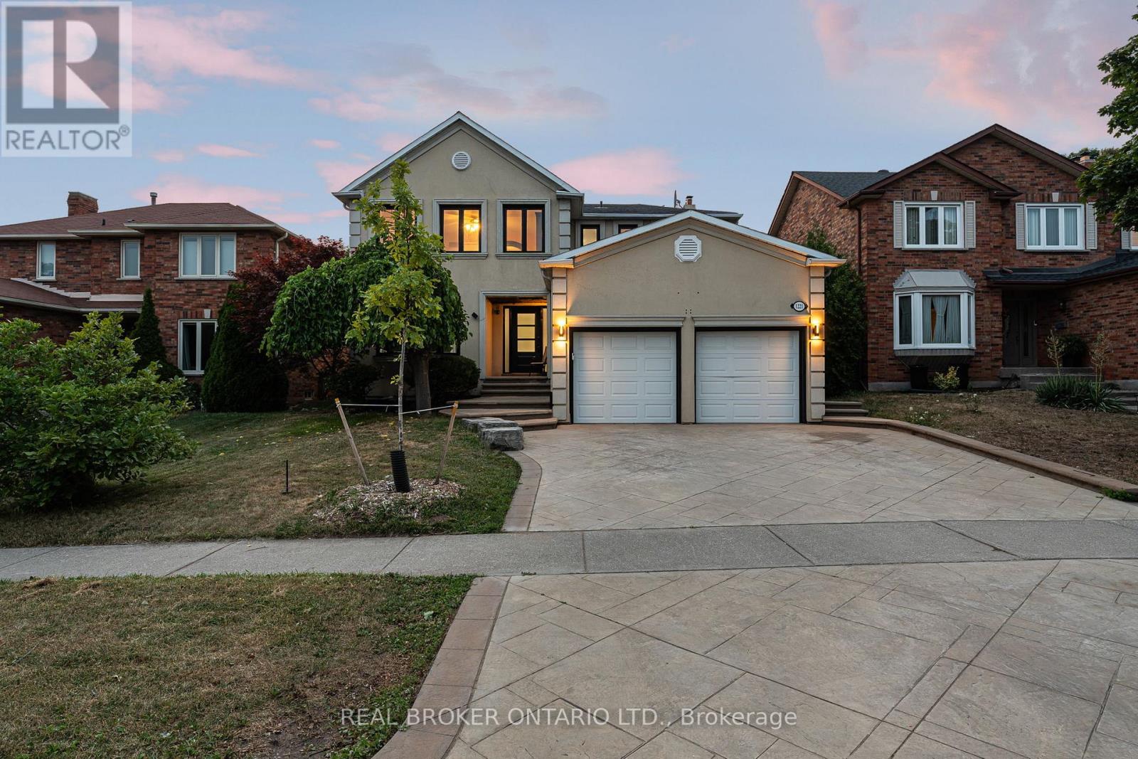 1221 Creekside Drive, Oakville, Ontario  L6H 4Y8 - Photo 5 - W13083700