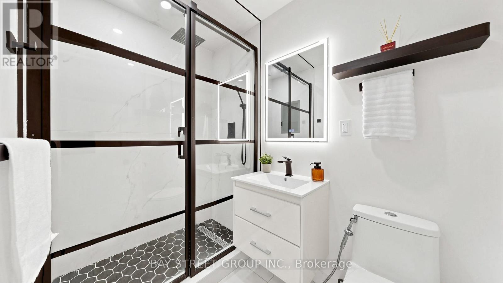 58 Albert Avenue, Toronto, Ontario  M8V 2L7 - Photo 16 - W13083752