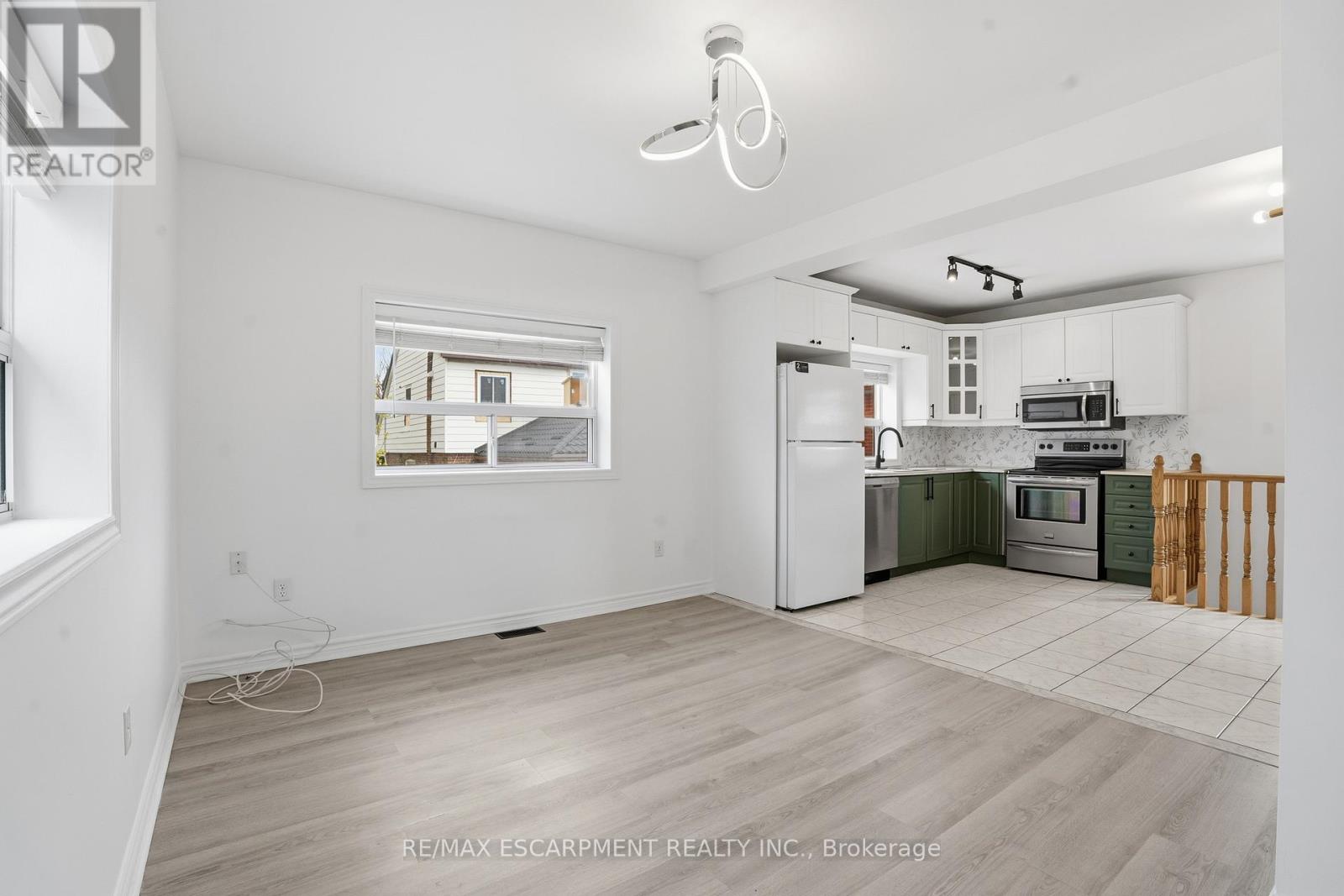 1049 Glencairn Avenue, Toronto, Ontario  M6B 2B1 - Photo 17 - W13083808