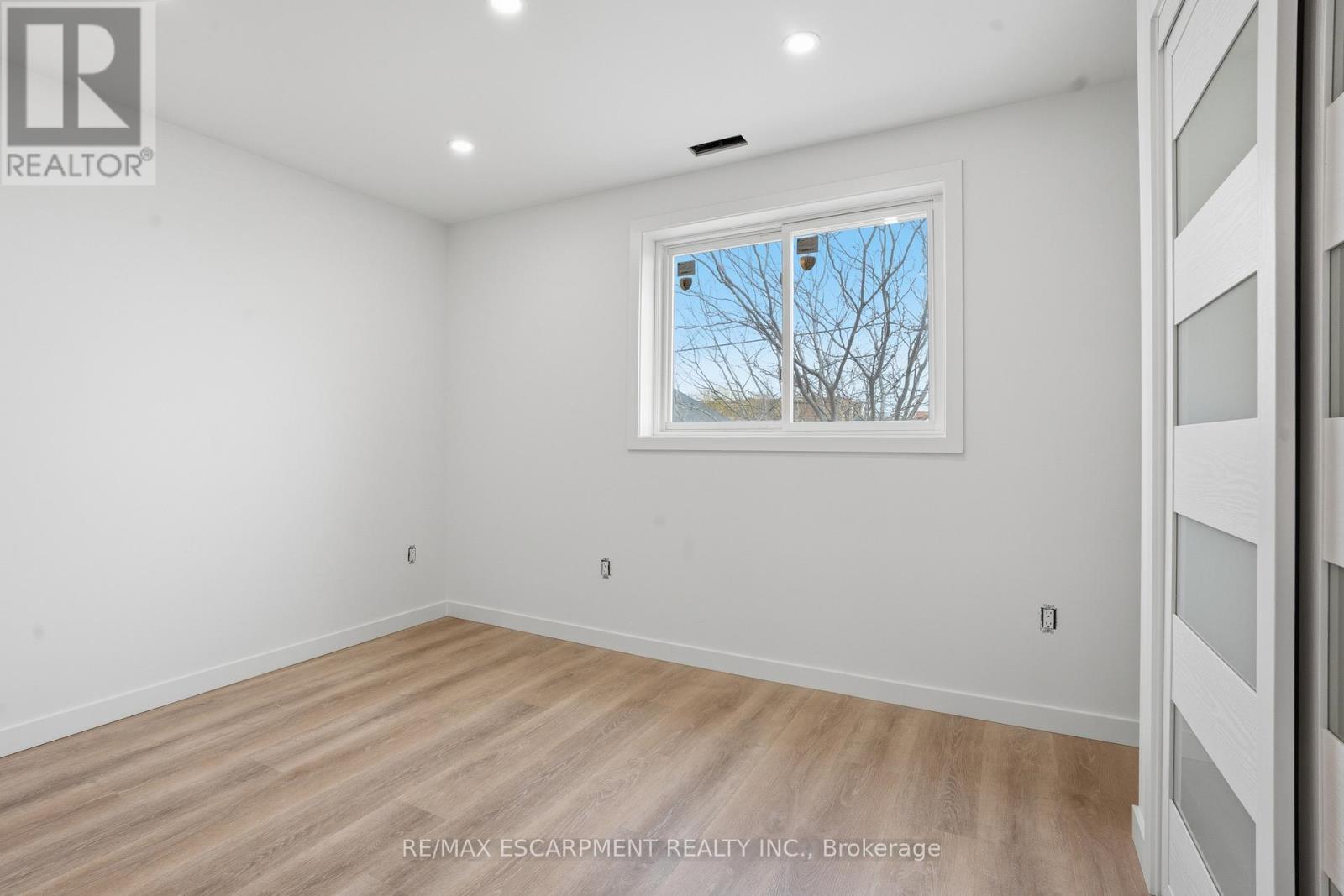 1049 Glencairn Avenue, Toronto, Ontario  M6B 2B1 - Photo 7 - W13083808