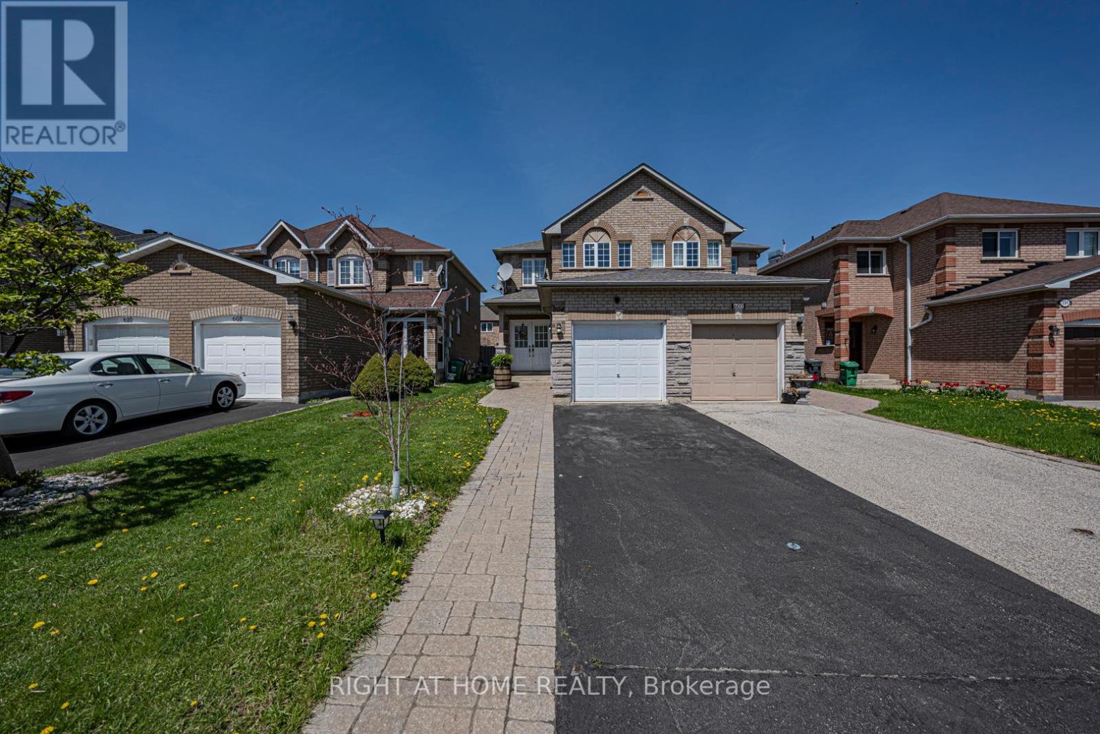 604 Summer Park Crescent, Mississauga, Ontario  L5B 4E9 - Photo 2 - W13083830