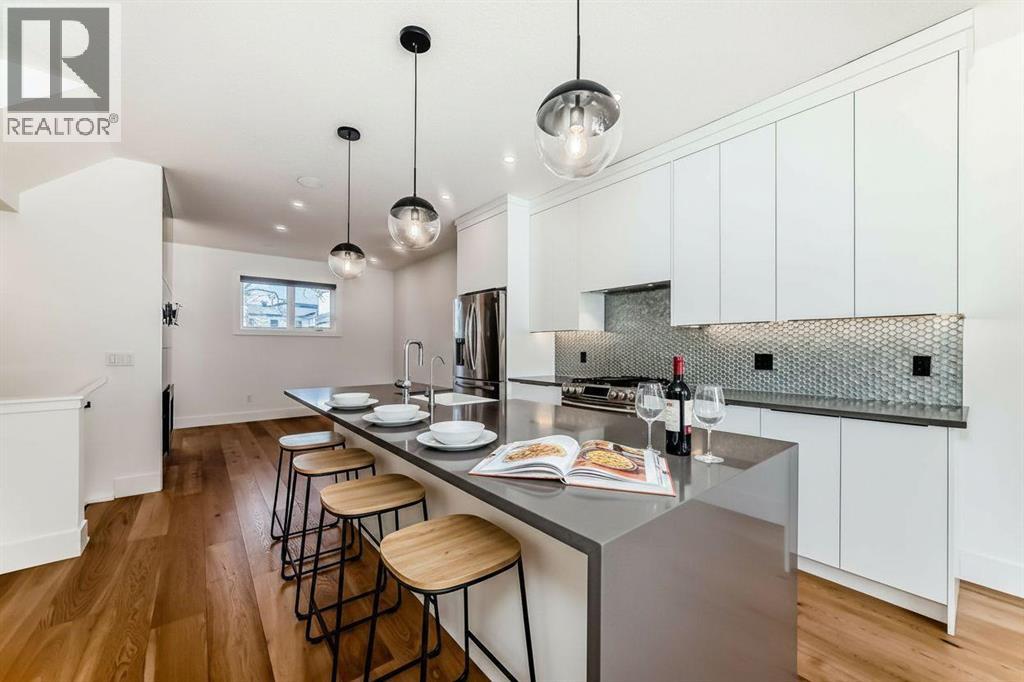 3704 28 Avenue SW, Calgary, Alberta  T3E 2Z9 - Photo 3 - A2306698