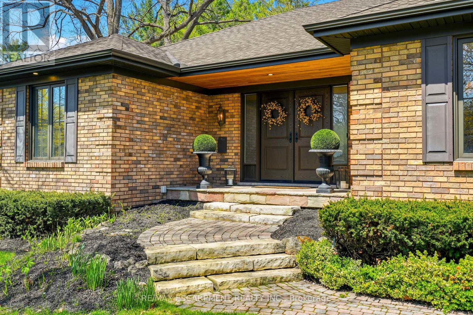 54 Acredale Drive, Hamilton, Ontario  L0R 1H0 - Photo 3 - X13083664