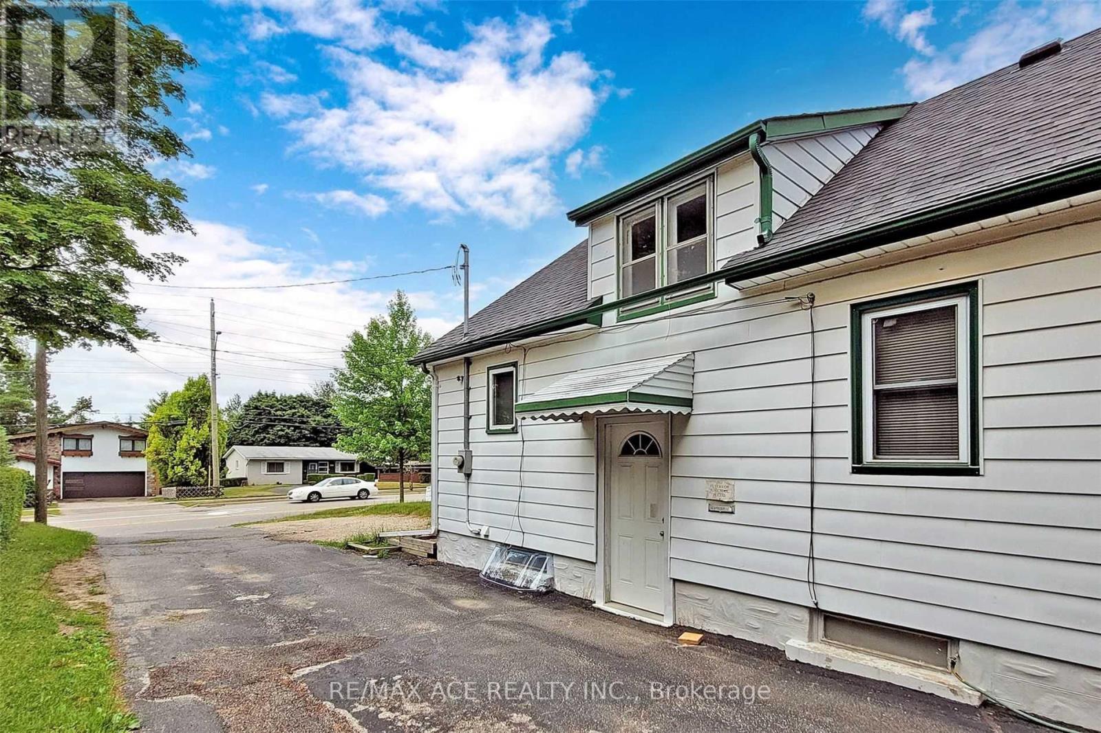 112 Bridge Street W, Waterloo, Ontario  N2K 1K9 - Photo 3 - X13083904