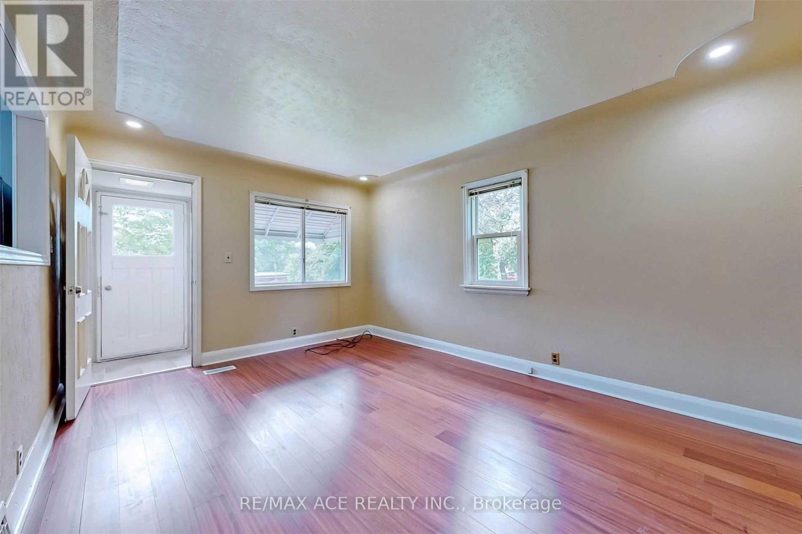 112 Bridge Street W, Waterloo, Ontario  N2K 1K9 - Photo 4 - X13083904