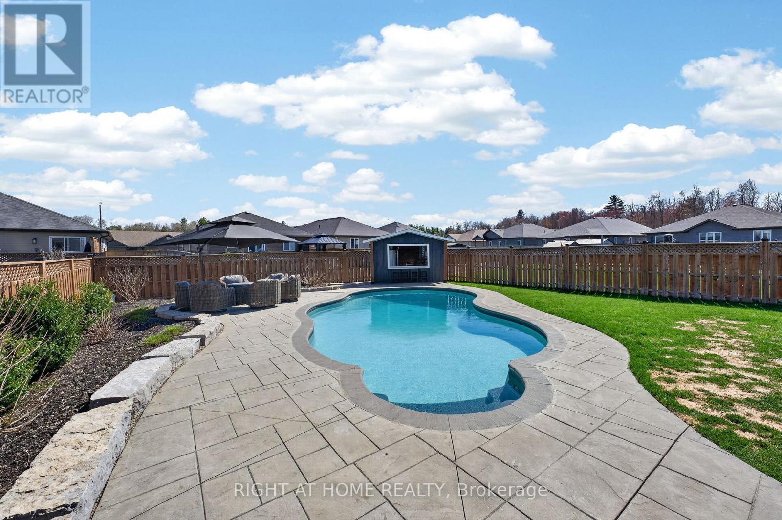 27 WOODBURN DRIVE, Quinte West, Ontario