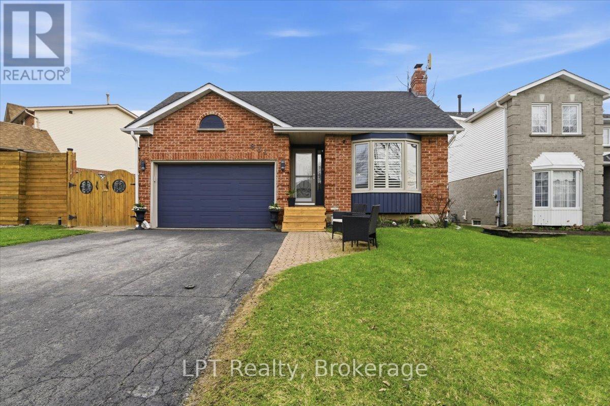 831 LAVIS STREET, Oshawa, Ontario